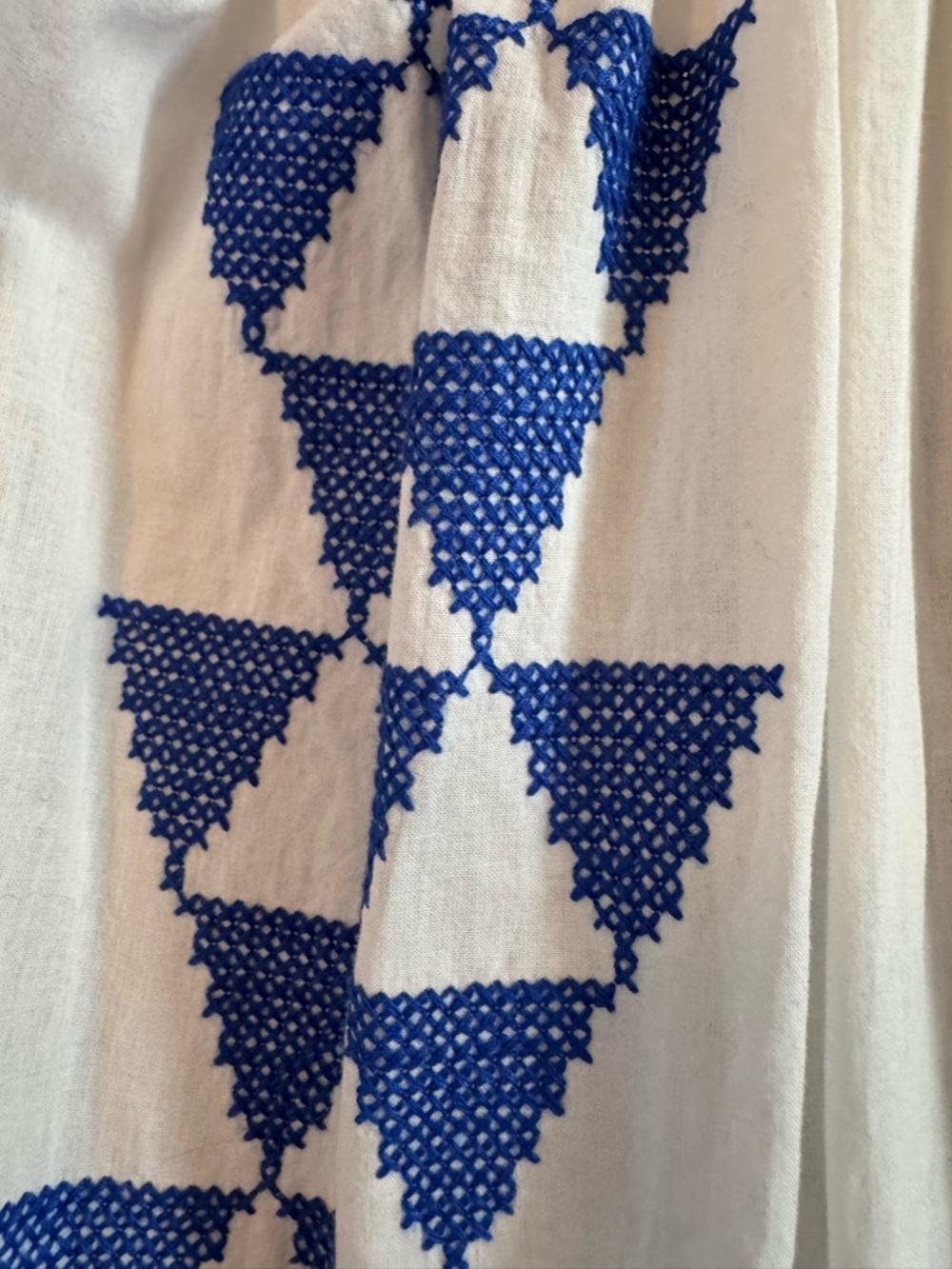 Greek Arcgaic Kori - White Mini Dress with Blue Embroidery - Picture 3 of 4